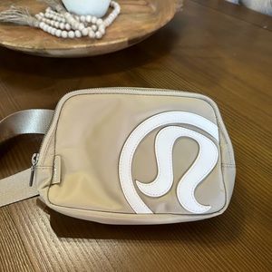Everywhere Belt Bag 1L